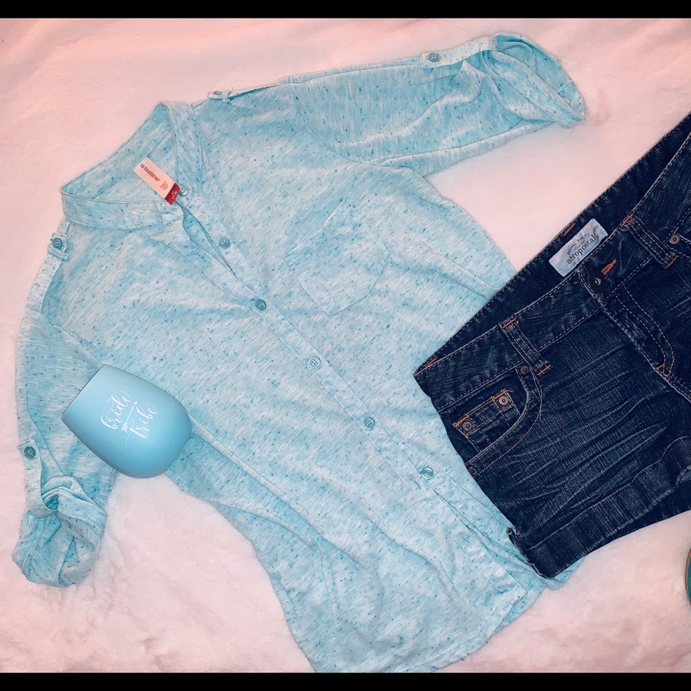 ❗️SOLD❗️ Aqua Button Down Quarter Sleeve Shirt